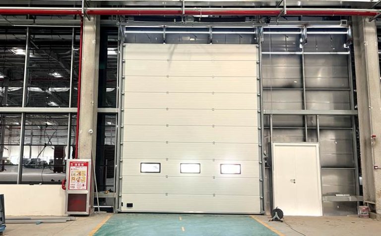 大众汽车南京工厂选用美高提升门缩略图 大众汽车南京工厂选用美高提升门缩略图