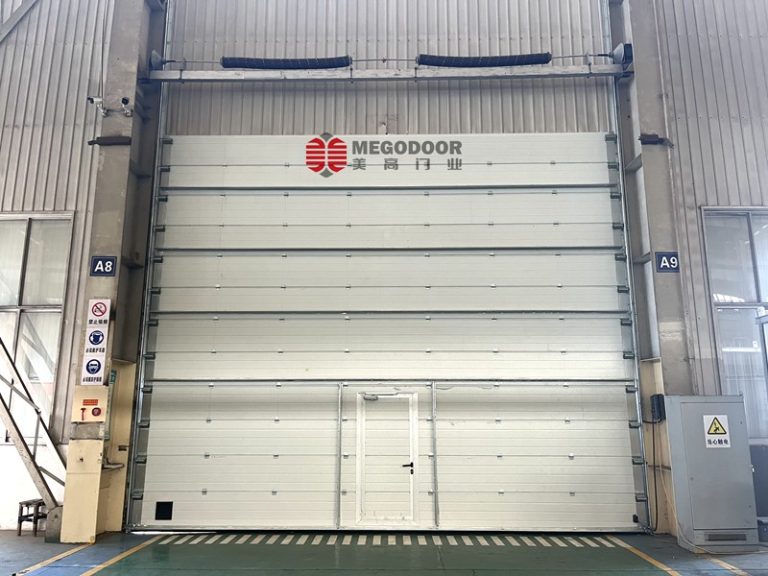南通物流园电动滑升门：高效、安全、智能的现代化物流出入口解决方案缩略图
