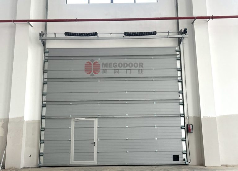 南通工业厂房建筑外部滑升门 —— 坚固耐用缩略图