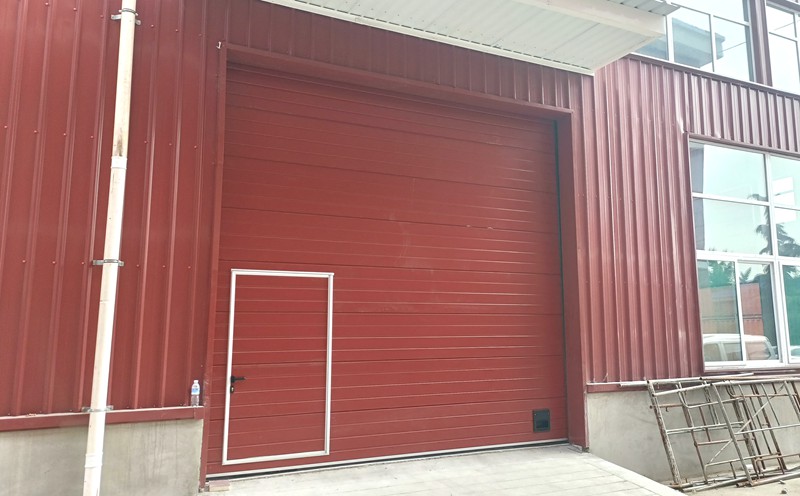 南通工业厂房建筑外部滑升门 —— 坚固耐用插图1 南通工业厂房建筑外部滑升门 —— 坚固耐用插图1