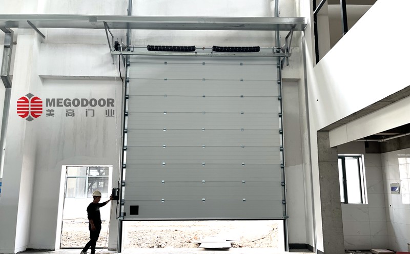 南通高风压环境专业解决方案:美高抗风电动遥控工业提升门插图 南通高风压环境专业解决方案:美高抗风电动遥控工业提升门插图