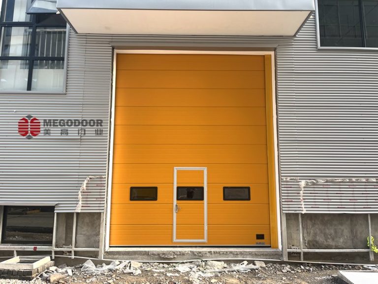 南通高风压环境专业解决方案：美高抗风电动遥控工业提升门缩略图