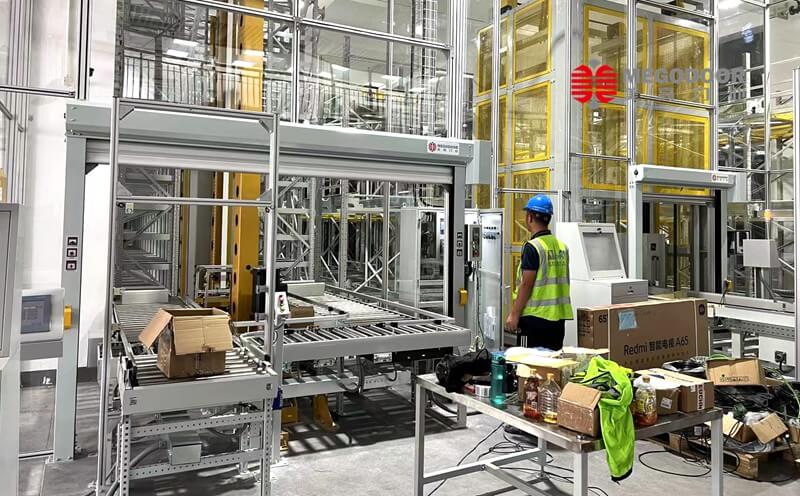 南通防坠落卷帘门厂家｜美高门业PVC卷帘门联动货梯安全保护方案插图1